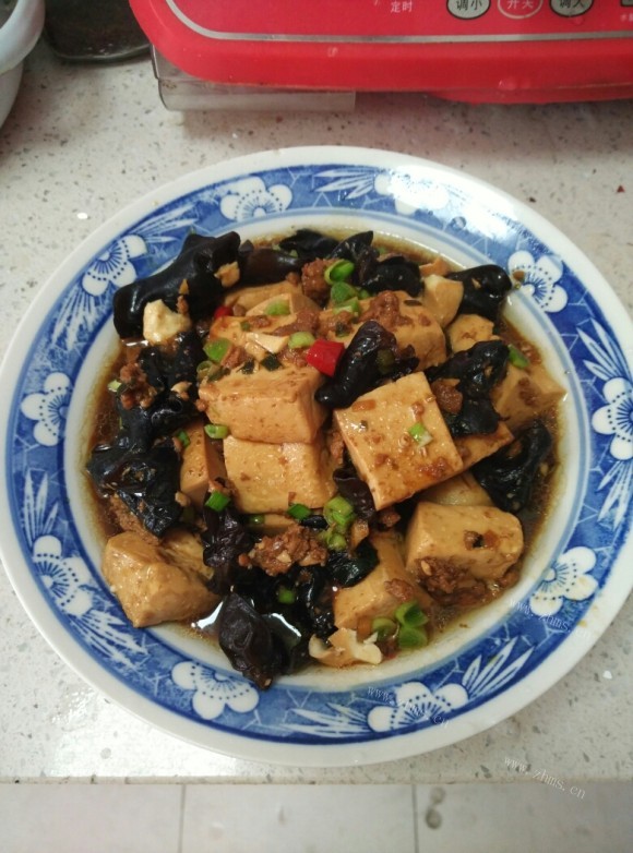 黑木耳炖豆腐