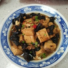 黑木耳炖豆腐