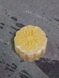 自制奶黄月饼做法图解9)