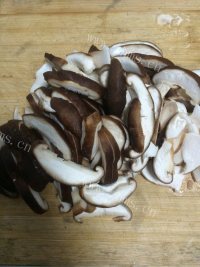 五味俱全的香菇炒肉片做法图解1)