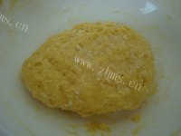 香喷喷的蛋黄小饼做法图解5)