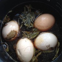 美味的茶鸡蛋做法图解4)