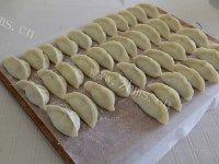 自制猪肉豆角煎饺做法图解7)