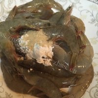 喷香的鲜虾粉丝煲做法图解2)
