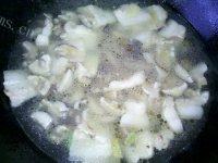 家常菜白菜炖肉做法图解5)