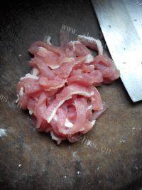 家常菜白菜炒肉丝做法图解3)