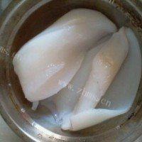 色味俱佳的芹菜鱿鱼做法图解2)