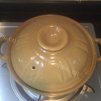 好吃的五花肉炖土豆做法图解6)