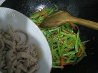 家常菜青笋肉丝做法图解11)