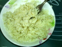 营养美味的葱香鸡蛋山药饼做法图解4)