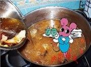 美味的牛腩烧土豆做法图解8)