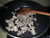 下酒菜辣椒炒肉做法图解2)