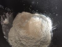 特色的葡萄干菠萝吐司做法图解3)