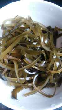 美味的海带绿豆薏米糖水做法图解3)