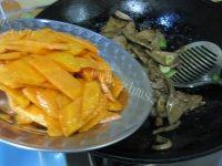 自制胡萝卜炒猪肝做法图解9)