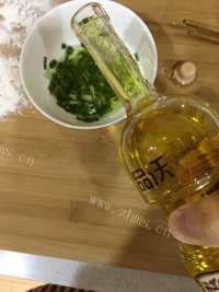 营养丰富的葱油花卷做法图解3)