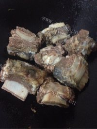 好吃的孜然牛大排做法图解3)