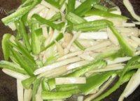 家常菜尖椒炒杏鲍菇做法图解6)