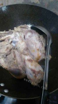 美味的水晶肘子做法图解2)