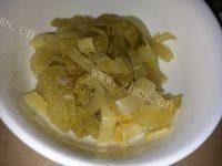 家常菜酸菜炒牛肉做法图解2)