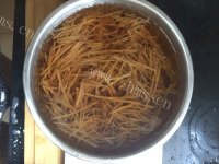 美味的香辣肉丝花生咸菜做法图解1)