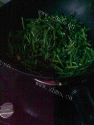 色香味具全的清炒茼蒿做法图解4)