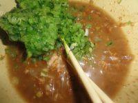 色泽光亮的芹菜猪肉水饺做法图解4)