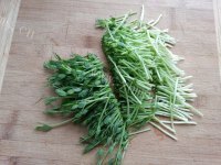 家常菜豌豆苗炒鸡蛋做法图解3)