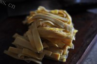热腾腾的尖椒干豆腐做法图解2)