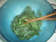 家常菜凉拌茼蒿做法图解3)