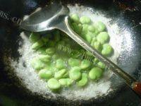培根炒蚕豆做法图解8)