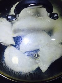 色味俱佳的韭菜盒子做法图解13)