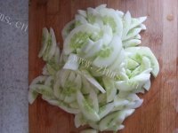 家常菜瓜片炒鸡蛋做法图解1)
