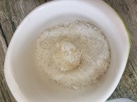 食欲满满的蛋白椰丝球做法图解6)