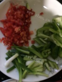 家常菜双椒鱼头做法图解3)