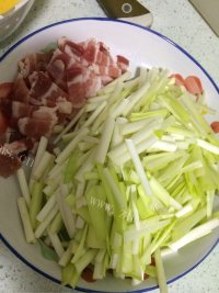 家常菜韭黄炒鸡蛋做法图解3)