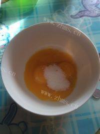 草莓奶油蛋糕卷做法图解2)
