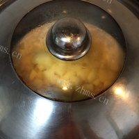 香气浓郁的香煎土豆饼做法图解2)