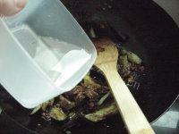 家常菜肉末烧茄子做法图解14)