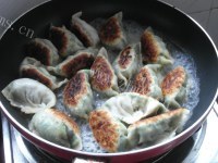 DIY韭菜鸡蛋煎饺做法图解13)