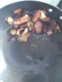 家常菜腊肉炒芹菜做法图解5)