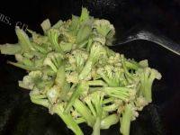 家常的干煸菜花做法图解5)