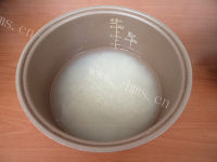 美味的腊肠煲仔饭做法图解1)