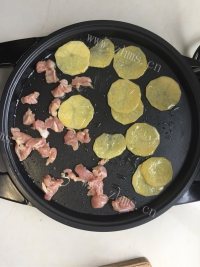 自制鸡肉土豆披萨做法图解5)
