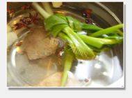 家常菜牛肉白菜煲做法图解2)