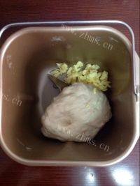 自己做的豆沙花朵面包做法图解3)