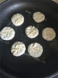好吃的白菜粉条馅饼做法图解9)