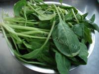 美味的果仁菠菜做法图解3)