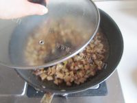 营养美食香菇肉酱茄子煲做法图解10)