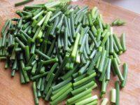 味道不错的蒜苔炒肉做法图解2)